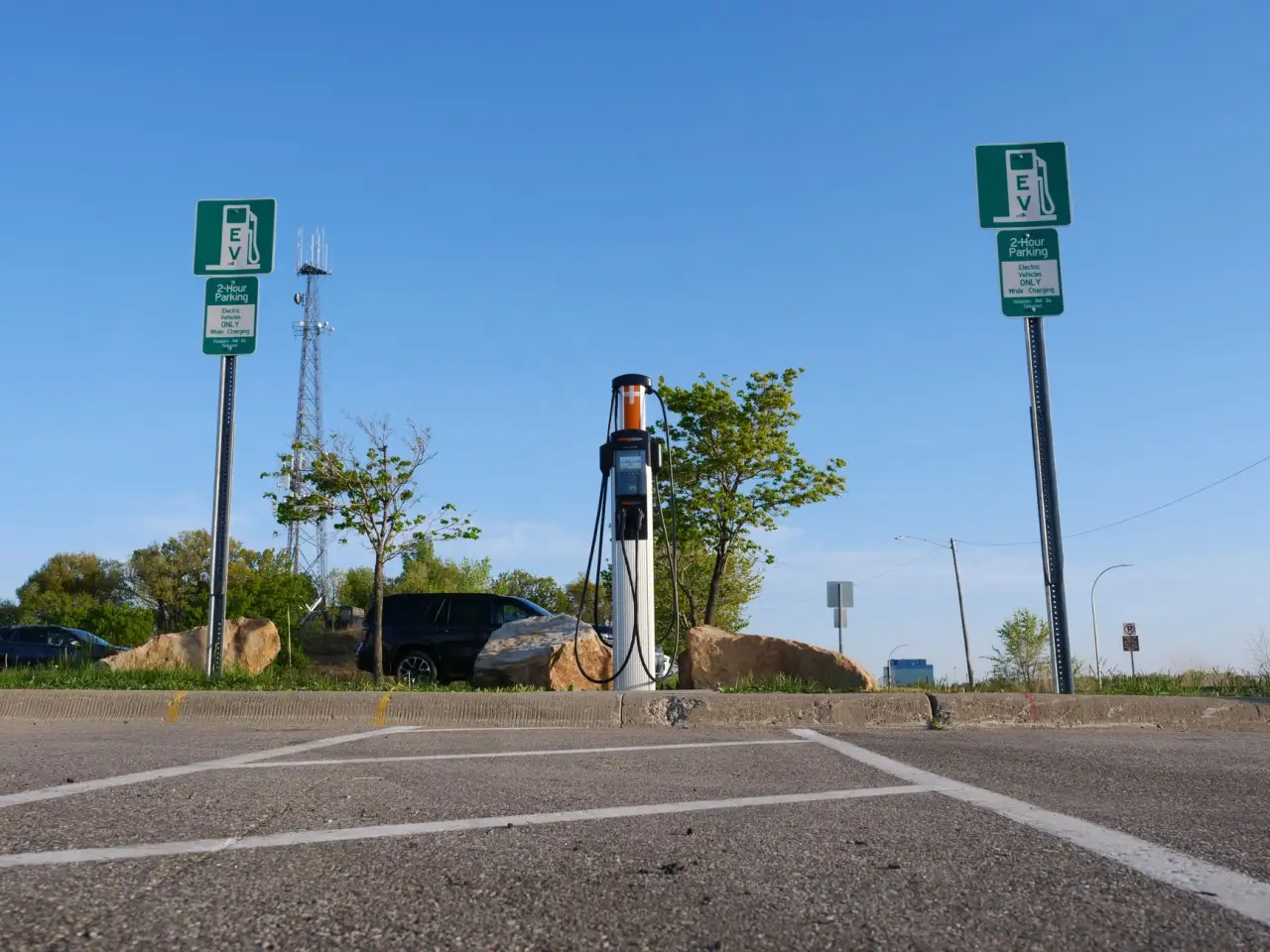 锂电池BMS系统在工厂削峰填谷中的应用优势