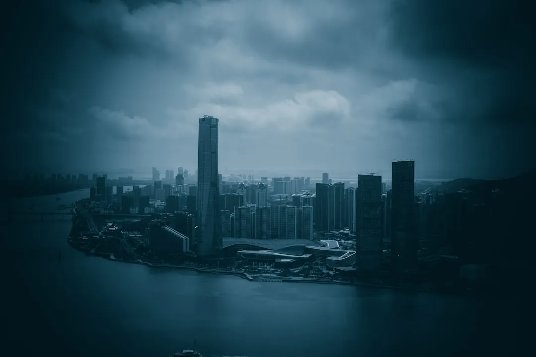 邦达斯储能柜与BMS系统联动保护机制的技术解析