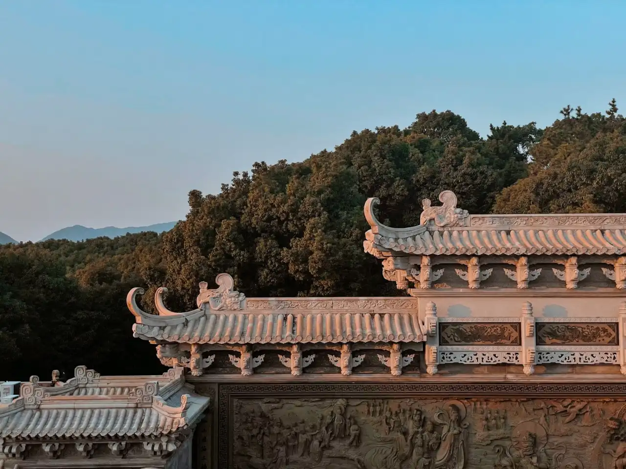 工业园区储能柜削峰填谷方案设计与经济效益分析
